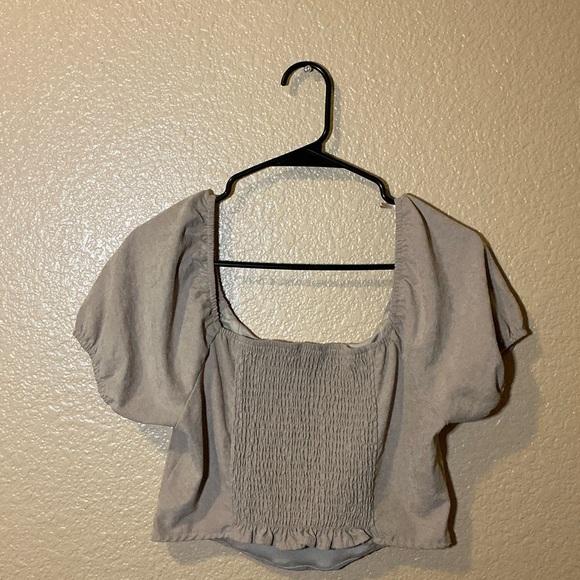 Kirious crop top Women's Puff Sleeve Top - Tan - Picture 2 of 3